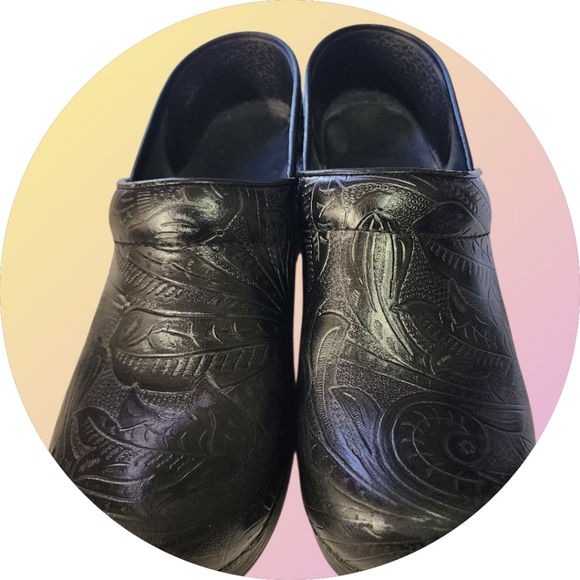 Dansko Professional Clog Womens 8.5, 9 EU 39 Black Tooled Leather Slip On Shoes - Picture 1 of 9